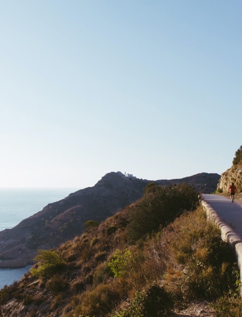 Disfruta del bello entorno de la Costa Blanca
durante maravillosos paseos