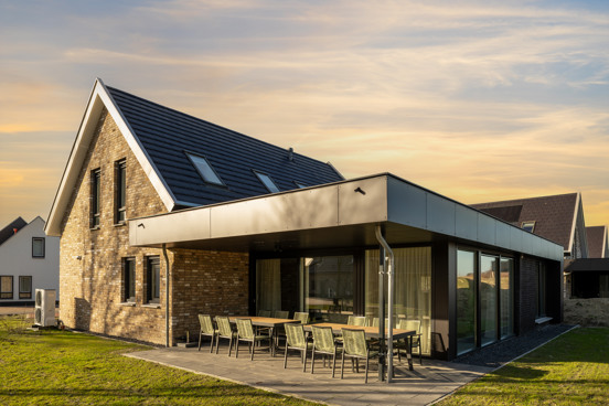 Een vakantiehuis met inpandig zwembad in Zeeland