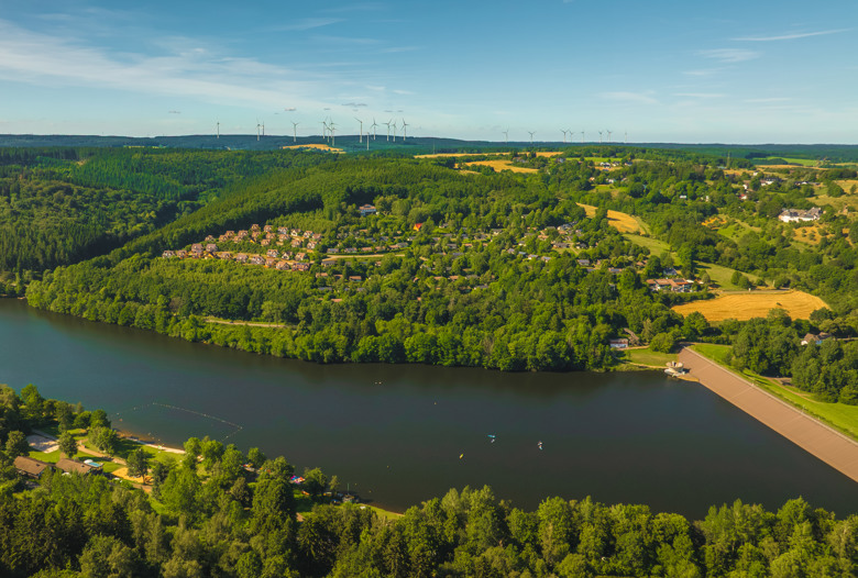 Summio_Eifelpark_Kronenburger_See_Overzicht_Drone_001.jpg