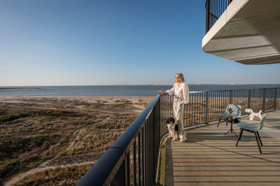 Wakker worden met uitzicht op het water