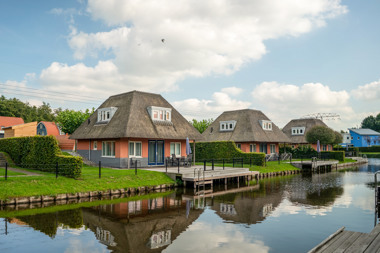 Summio_Waterpark_De_Bloemert_Bungalow_4-6D6_Aanlegsteiger_003.jpg