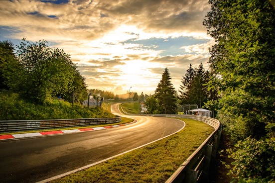 Bezoek de Nürburgring in de Eifel tijdens je motorvakantie