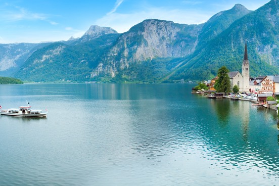 Sfeervolle plaats Hallstattersee in de Oostenrijkse Alpen