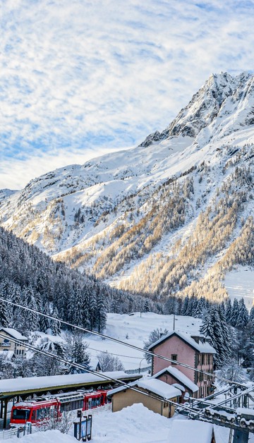 Enjoy the vibrant town centre of Chamonix 
or the surrounding ski areas