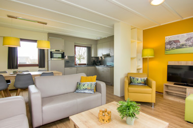 Summio_Vakantiepark_Reevallis_Bungalow_6D2_Woonkamer_001.jpg