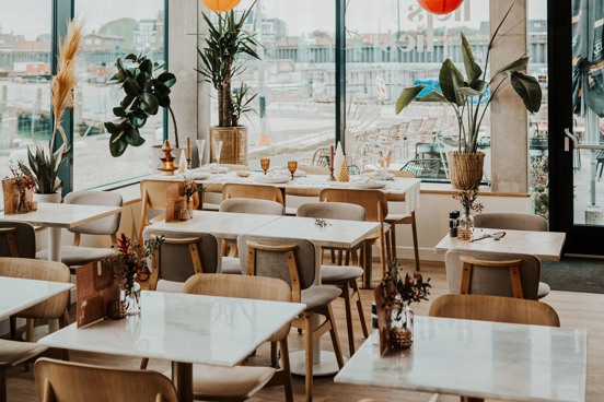 Prendre son petit-déjeuner et son lunch au restaurant