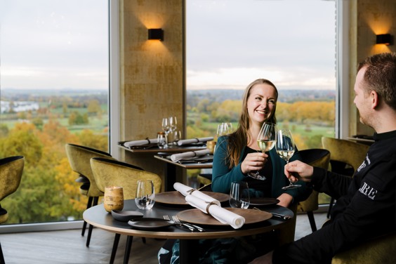 Pendant vos vacances, savourez un délicieux repas dans un restaurant panoramique étoilé au Michelin