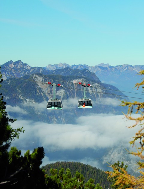 Erleben Sie Wandern im Dachstein inmitten einer beeindruckenden Berglandschaft