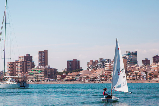 Beoefen de leukste watersporten in El Campello tijdens het voorjaar