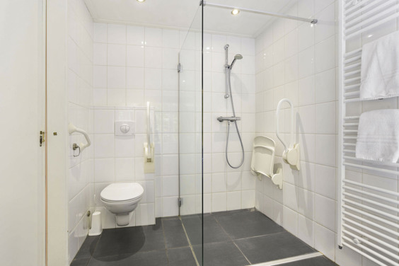 Rolstoeltoegankelijke bungalow badkamer