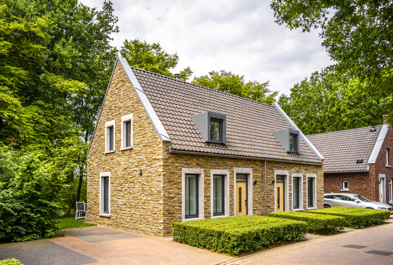 Dormio_Resort_Maastricht_Ambachtshuis_Exterior_005.jpg