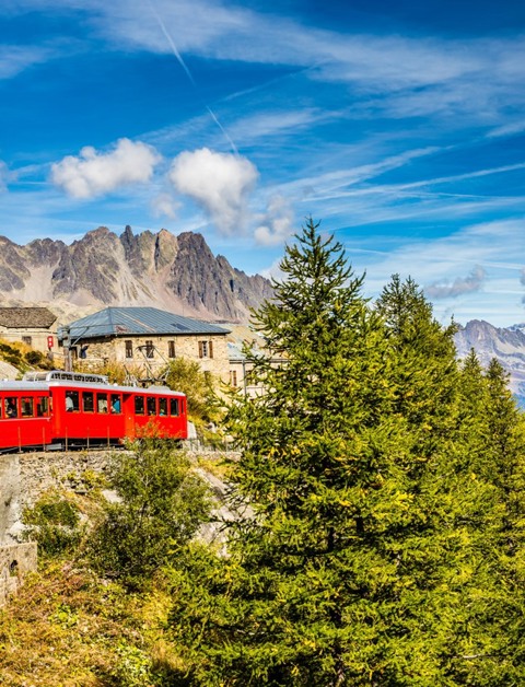 Passez un moment convivial dans le centre animé de Chamonix ou dans les stations de ski environnante
