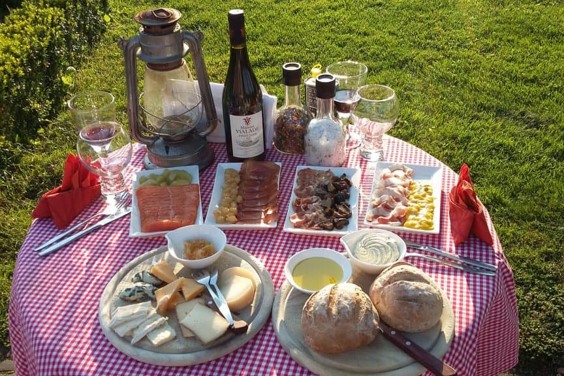 Geniet van culinaire tapas met de dinerservice