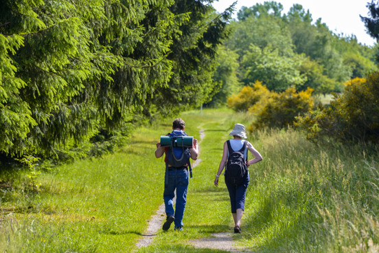 Koppel aan het genieten van de natuur in Duitsland