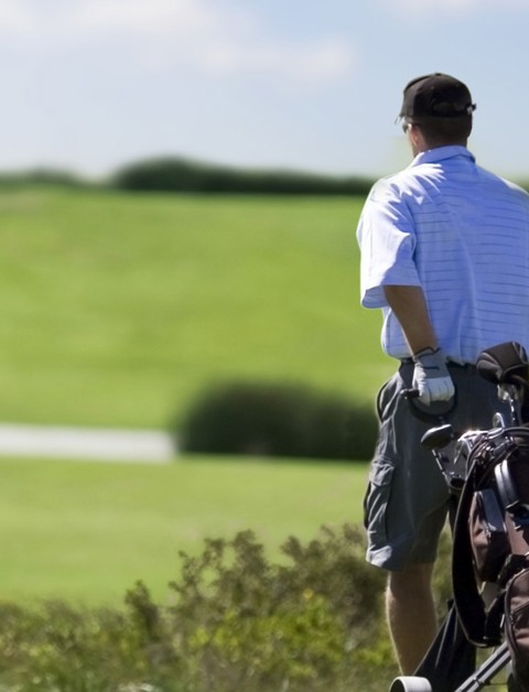 Disfruta de uno de los campos de golf mejor clasificados y
una maravillosa estancia nocturna