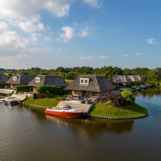 Bungalowsmet eigen aanlegsteiger