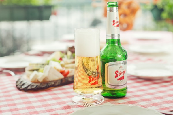 Genießen Sie köstliches Essen und Getränke