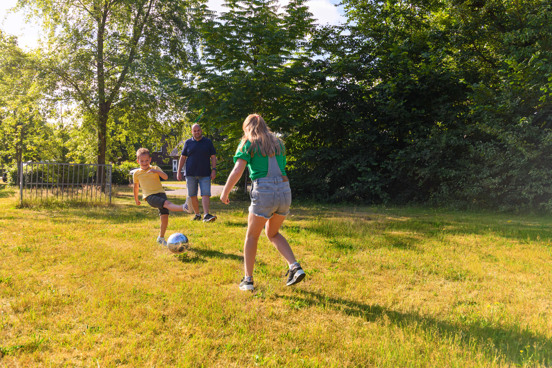 Speelplezier voor kinderen op het park