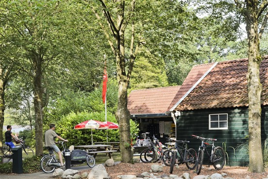 Vogelvlucht zicht van Summio Waterpark De Bloemert