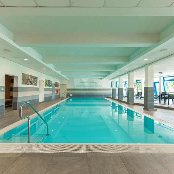Schwimmbad im Summio Eifelpark Kronenburger See