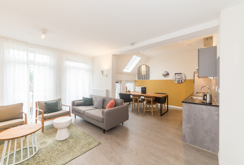 Dormio_Resort_Maastricht_Baander_Apartment_Lifestyle_Living_Room_Dining_Area_Kitchen_002.jpg
