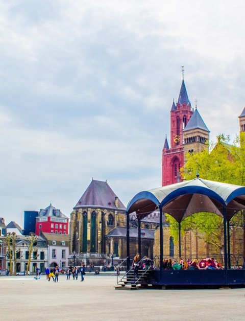 Ontdek de prachtige en bruisende omgeving van Maastricht
tijdens je hotelovernachting