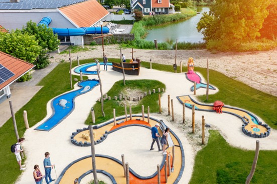 Potje minigolf met onderwaterthema