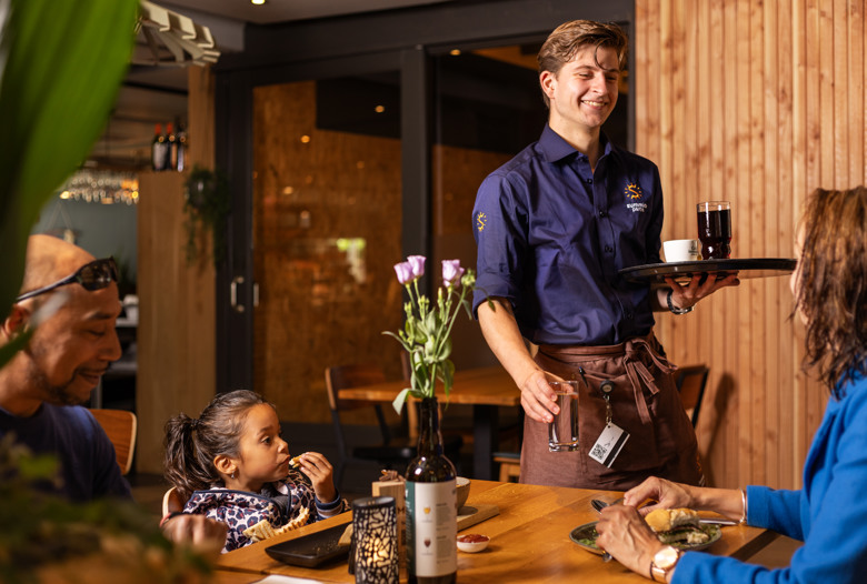 Summio_Parc_Heihaas_Faciliteiten_Restaurant_Brasserie_Familie_Aan_Tafel_002.jpg
