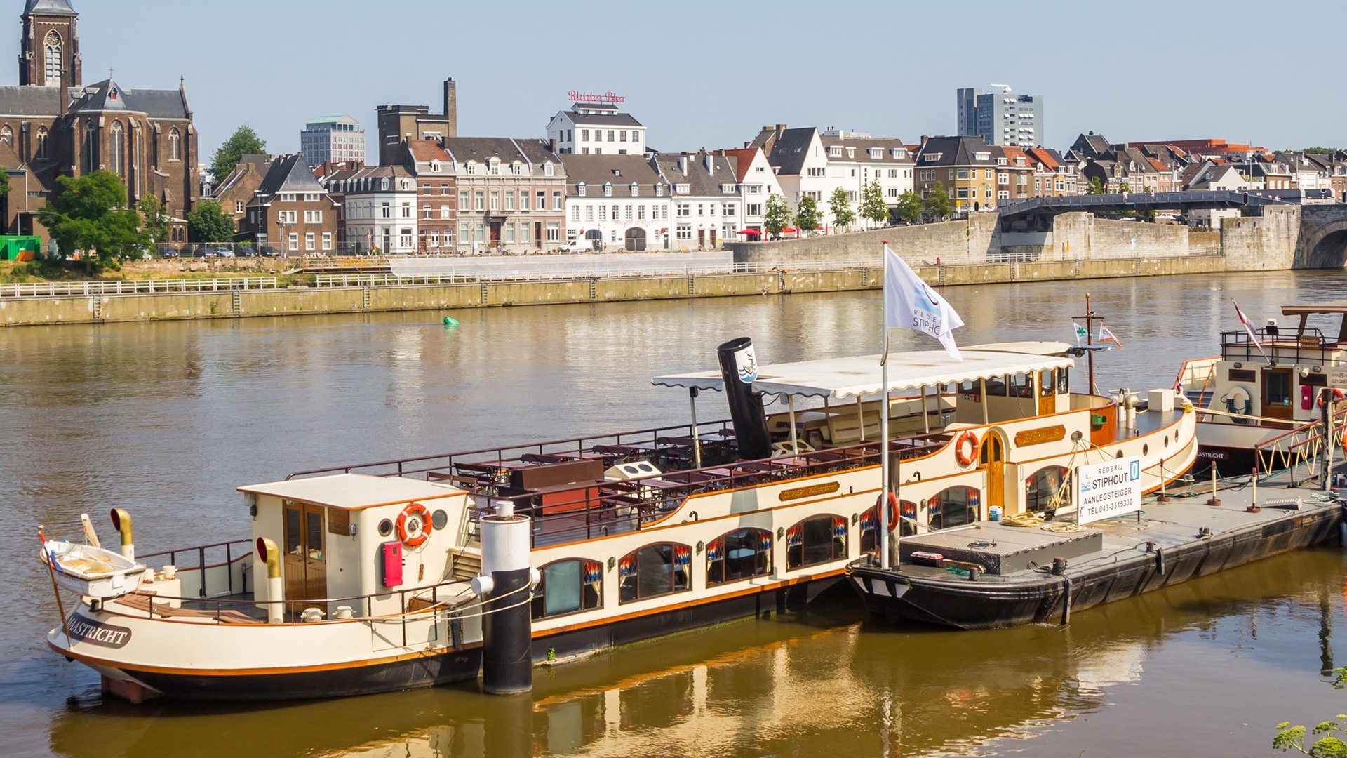 Boottocht over de Maas tijdens je verblijf bij Dormio Hotel De Prins van Oranje
