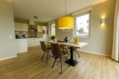 Dormio_Resort_Eifeler_Tor_Apartment_Fleesensee_Dining_area_Kitchen_002.jpg