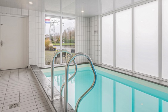 Bungalow met privé zwembad