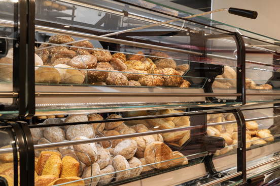 Haal verse broodjes en boodschappen bij de supermarkt