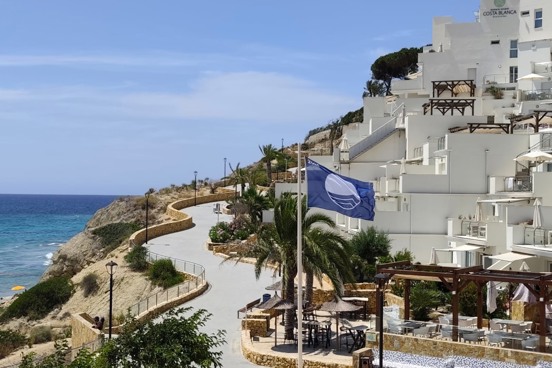 Enjoy Cala Lanuza beach: awarded the Blue Flag