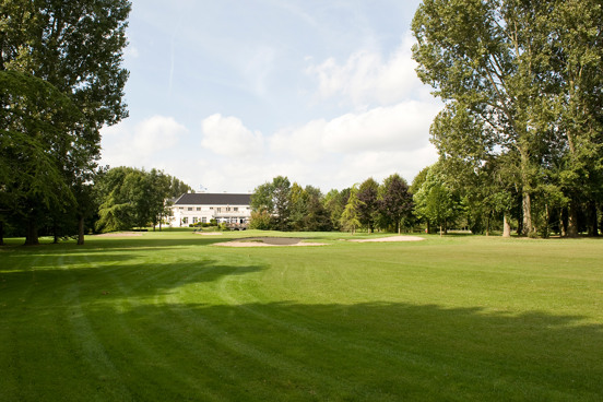 Faire du golf sur l’un des plus beaux terrains des environs