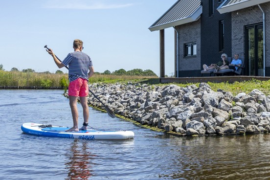 Verblijf op een vakantiepark aan een meer