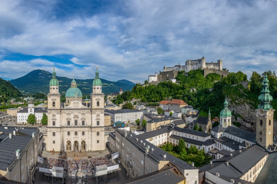 De stad Salzburg in de Oostenrijkse Alpen