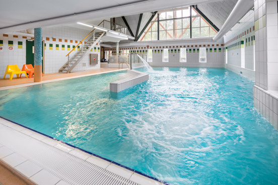 Beleef waterpret in het binnenzwembad