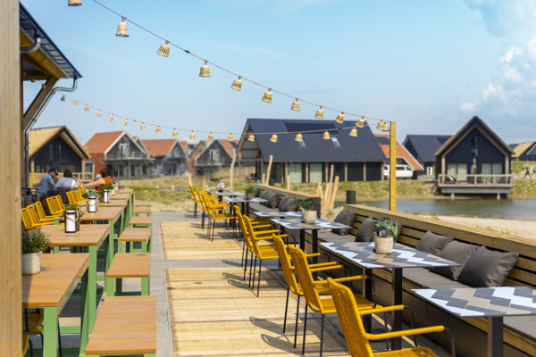 Restaurant aan het speelstrand op Dormio Resort Nieuwvliet-Bad