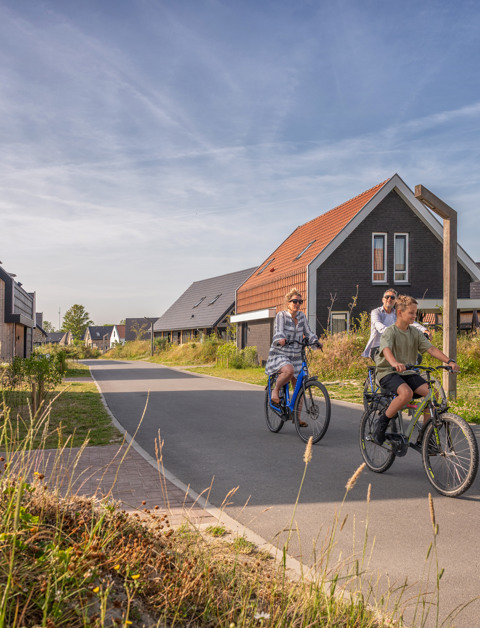 Fiets langs duinen, stranden en sfeervolle kustplaatsen