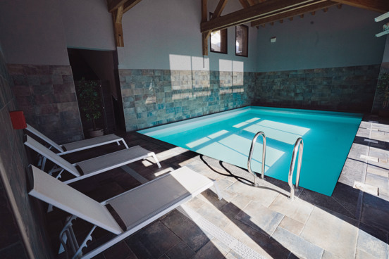 Swimming-pool with a stunning view of the mountains