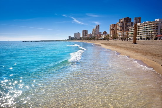 Bezoek het familiestrand Playa del Carrer La Mar