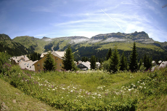 Geniet van heerlijke temperaturen tijdens je zomervakantie in Flaine