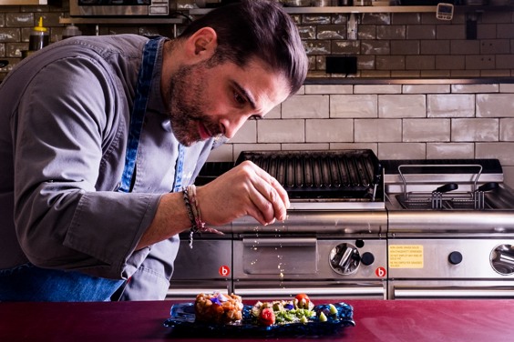 Ontdek de Spaanse specialiteiten bij Nuzza Beach & Terrace Restaurant