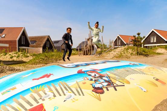 Construire des châteaux de sable ou prendre un bain de soleil sur la plage
