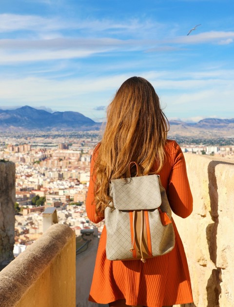 Geniet van een verblijf op ons luxe strandresort
nabij het bruisende Alicante