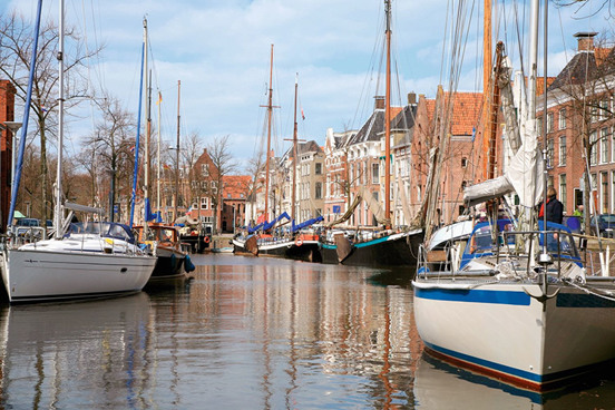 Wasserreiches Gebiet mit vielen Wasserstraßen in Midden-Groningen
