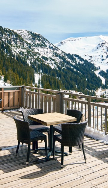 Plaisirs de la gastronomie avec vue panoramique
sur les Alpes françaises