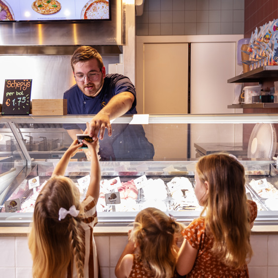 Lekker snacken bij de snackbar