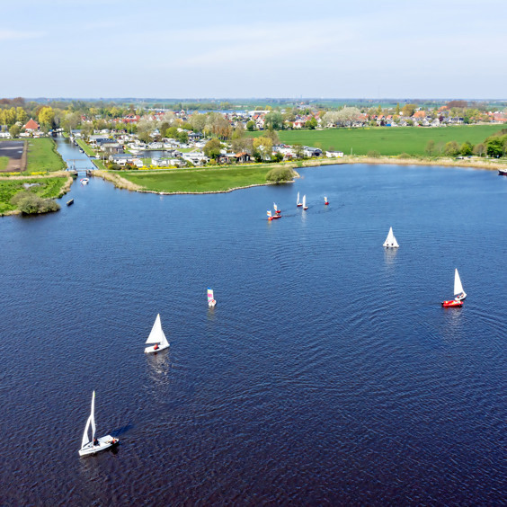 Geniet van de Friese meren zoals het Sneekermeer