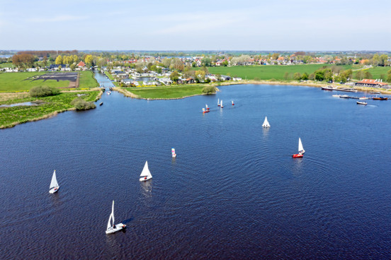 Geniet van de Friese meren zoals het Sneekermeer